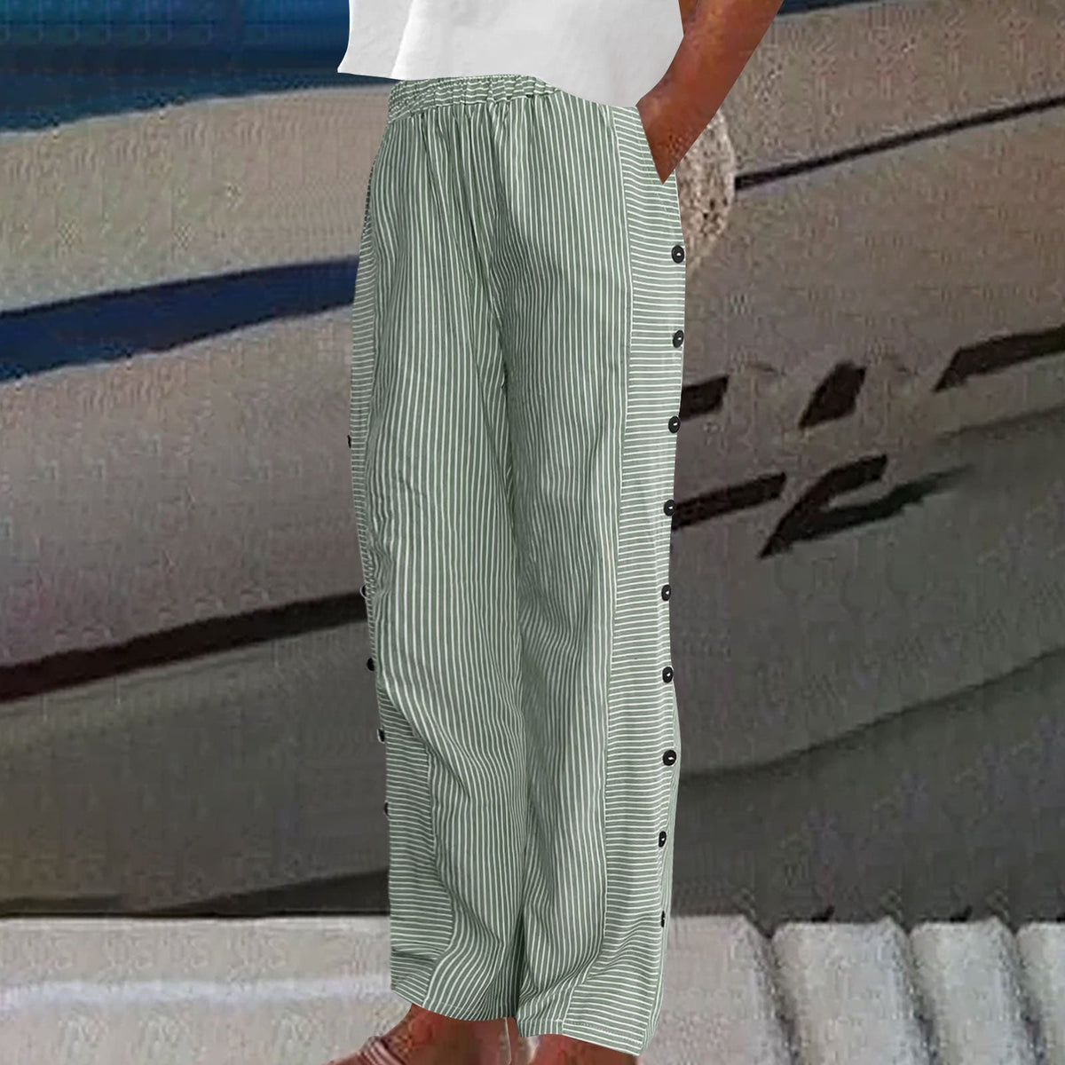 Pantalon rayé bleu confortable avec poches latérales