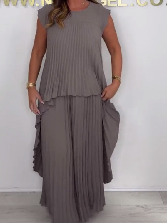 Ensemble composé d'un top midi irrégulier à manches courtes plissées et d'un pantalon à jambe large avec taille élastiquée