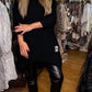 Haut ample asymétrique et pantalon uni, ensemble deux pièces