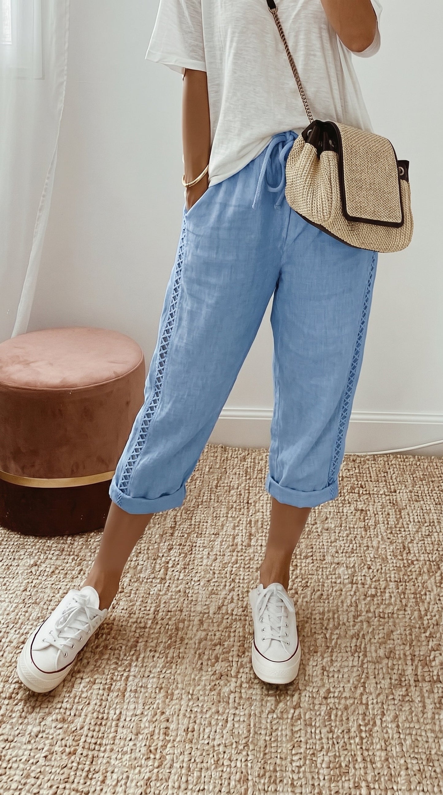 Pantalon d'été capri pour femme avec des détails en dentelle