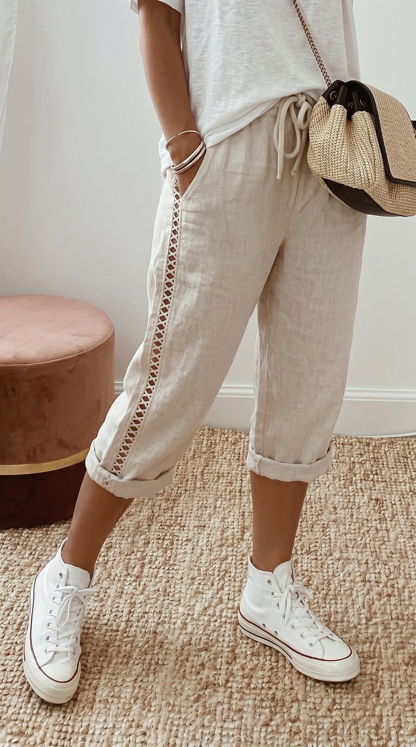 Pantalon d'été capri pour femme avec des détails en dentelle