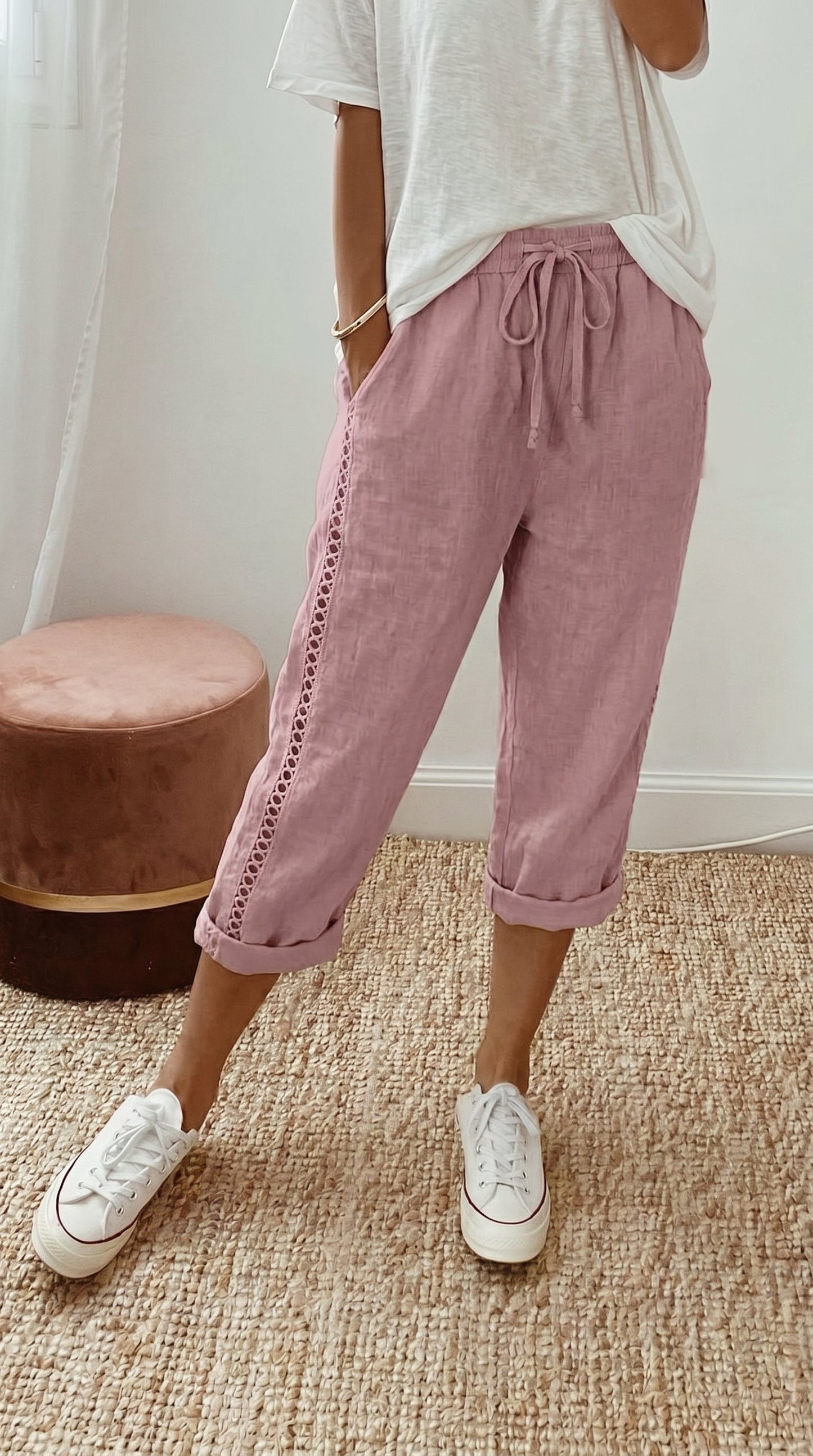 Pantalon d'été capri pour femme avec des détails en dentelle