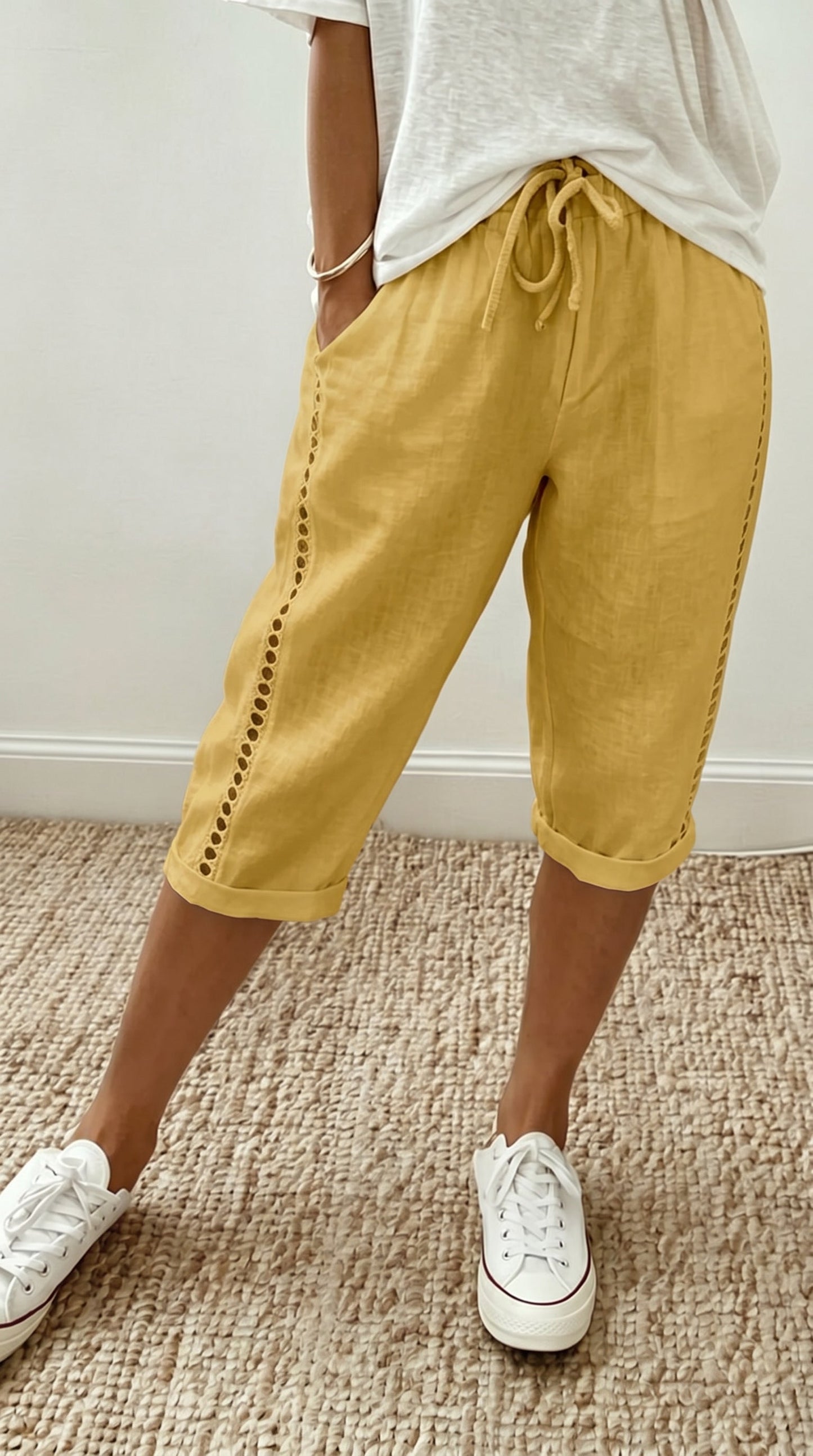 Pantalon d'été capri pour femme avec des détails en dentelle