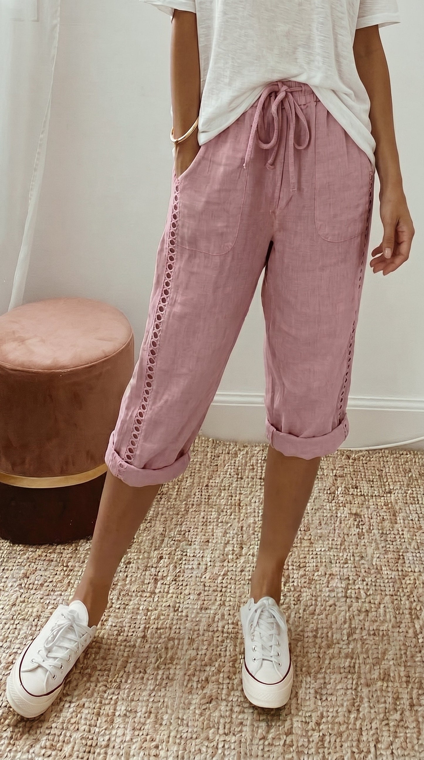 Pantalon d'été capri pour femme avec des détails en dentelle