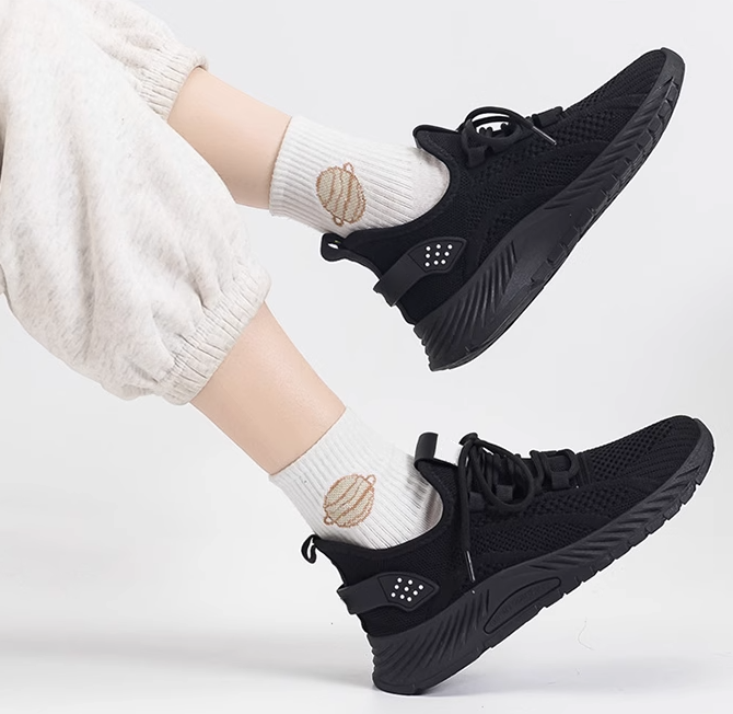 2025 Nouvelles chaussures de tennis fines et respirantes