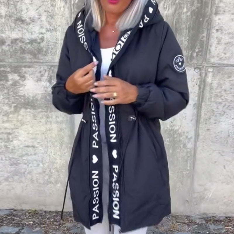 Veste tendance pour femme avec capuche et cordon de serrage à la taille