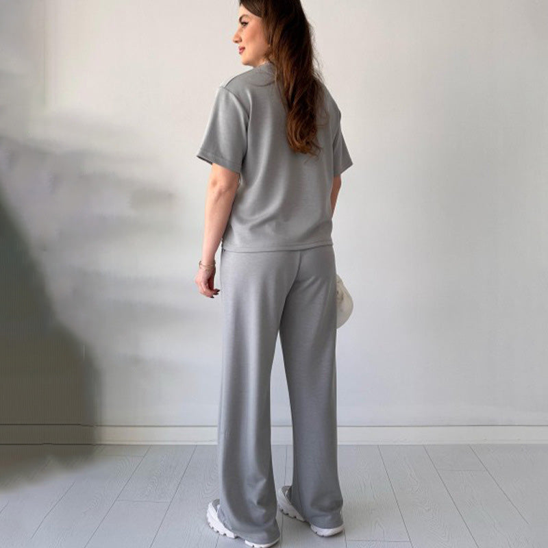 Ensemble décontracté composé d'un haut à col rond et d'un pantalon à cordon de serrage