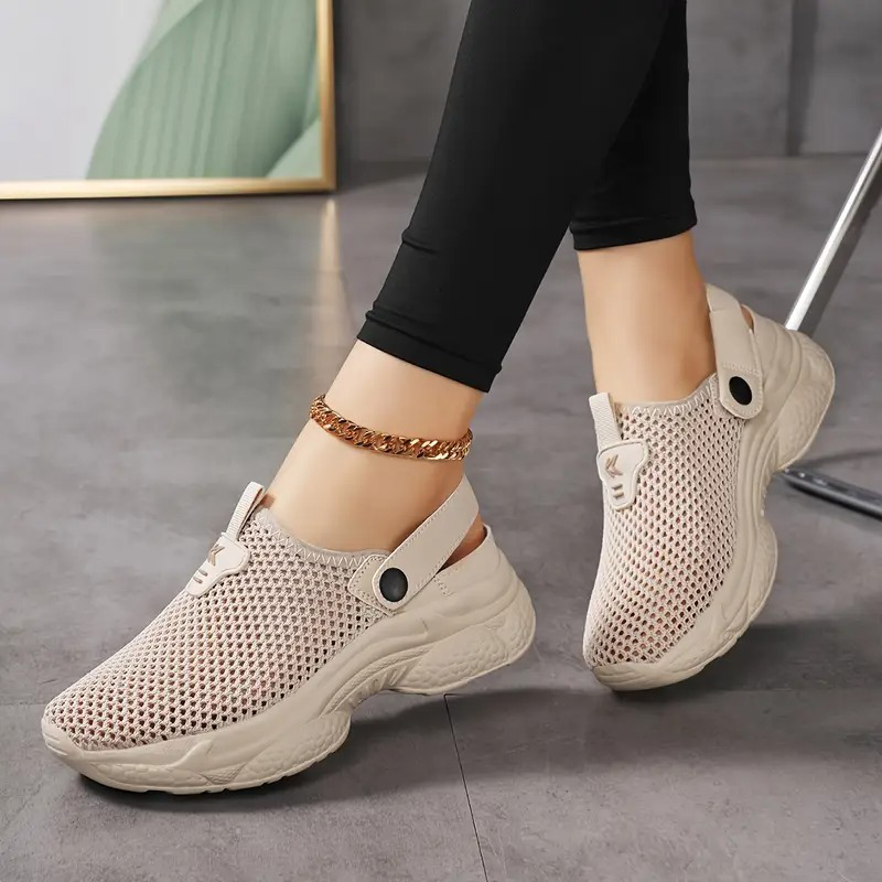 Baskets orthopédiques respirantes et antidérapantes pour femmes, conçues pour la randonnée et les activités de loisirs.